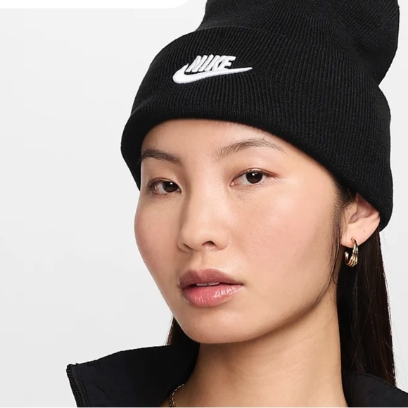 Nike Accessories - NIKE ADULT KNIT CAP
UNISEX